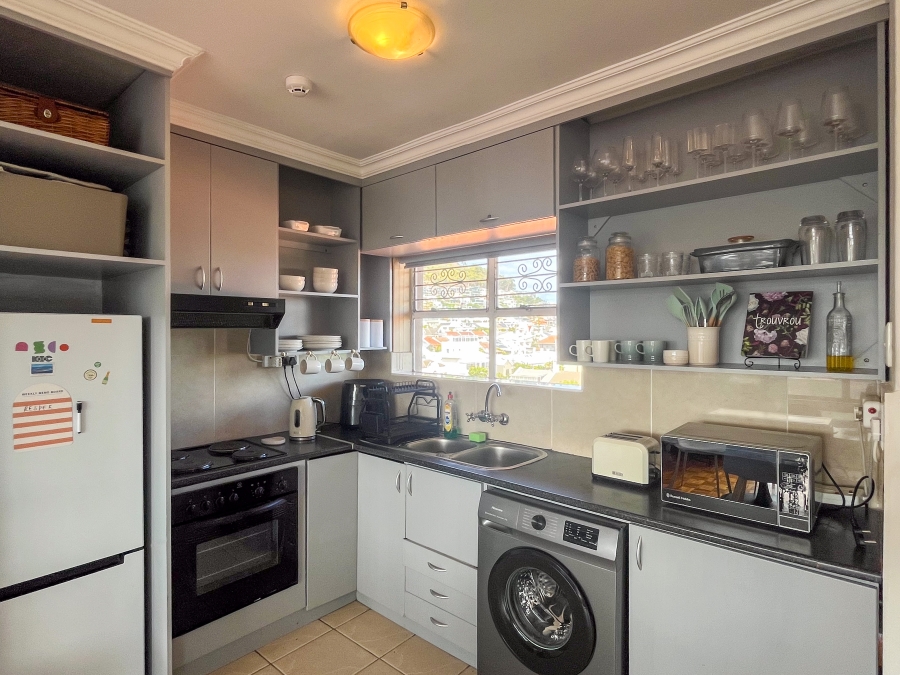 To Let 1 Bedroom Property for Rent in Green Point Western Cape